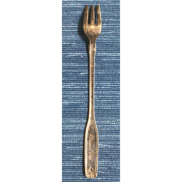 Vintage Continental Plaza Honolulu Hawaii Oneida Hotel Fork ~868A - Picture 3 of 3